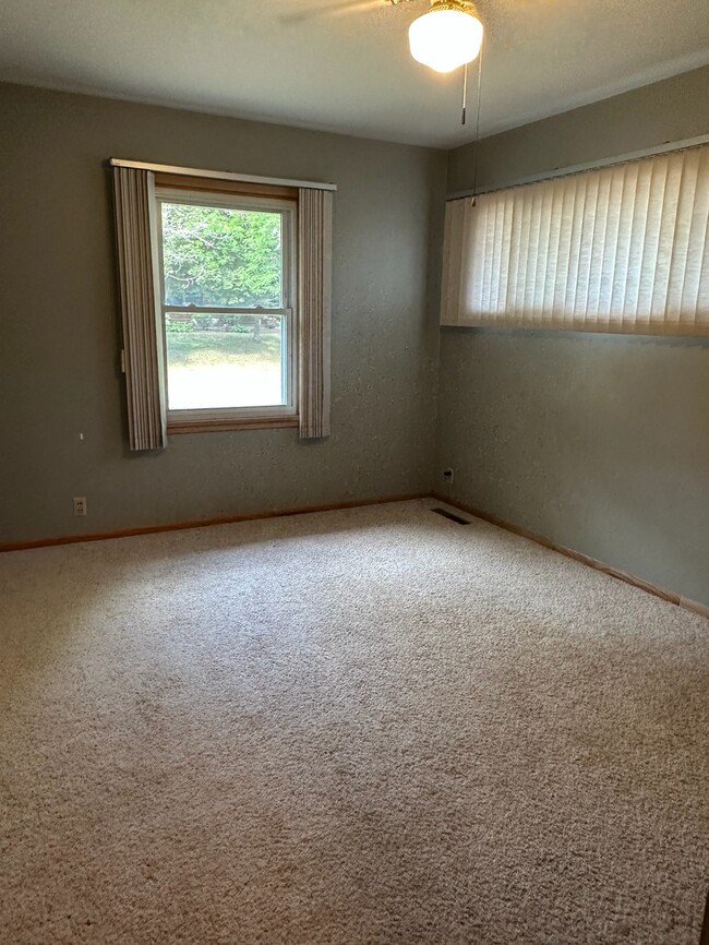 Bedroom - 521 Capitol Dr