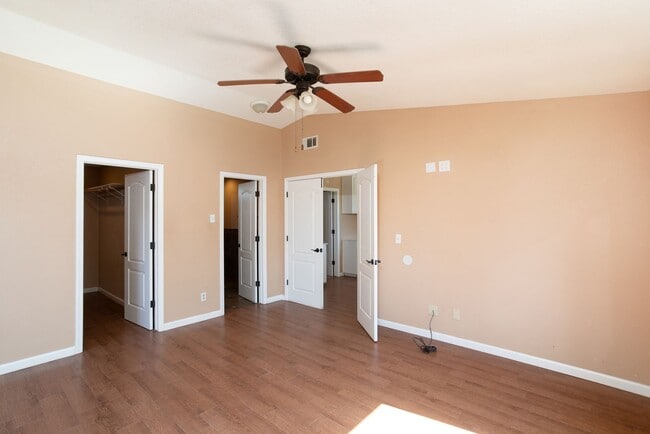 Building Photo - Schedule a tour today for a BEAUTIFUL 3-Bedroom, 3-Bath!