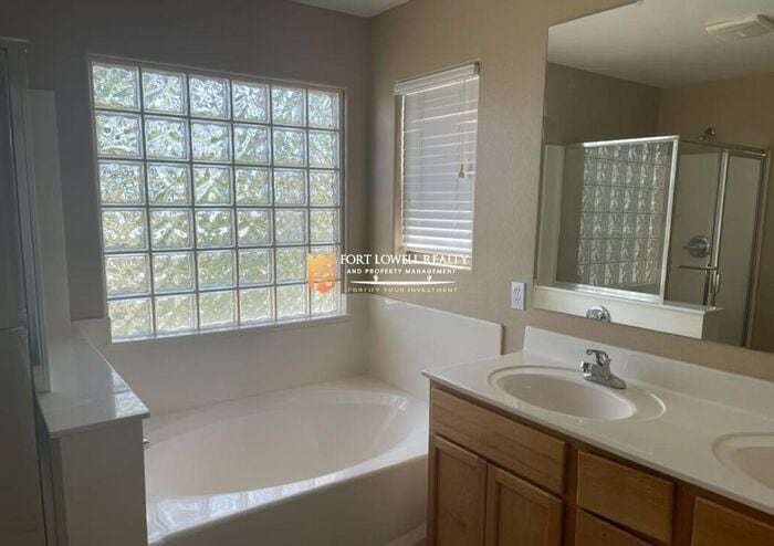 Building Photo - 15463 W Poinsettia Dr