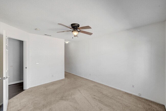 Building Photo - Stunning Summerlin Townhome!