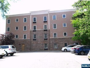 Building Photo - 24 S William St