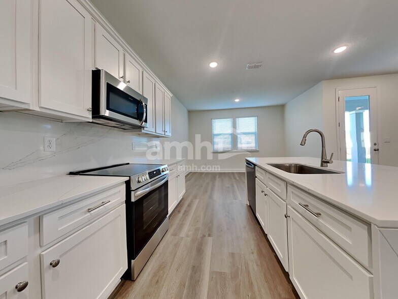 Building Photo - 11614 Hillside Dr