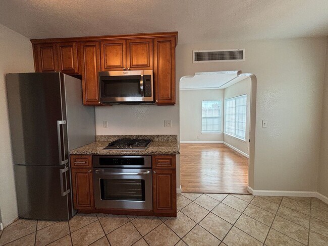 Building Photo - Park 311-319