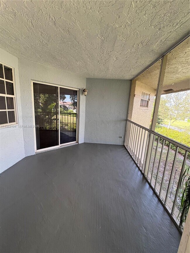 Building Photo - 6579 Via Regina