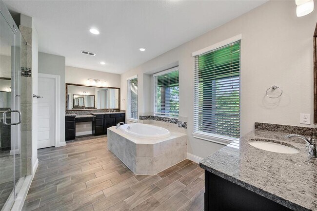 Building Photo - 18323 Parkview Point Dr