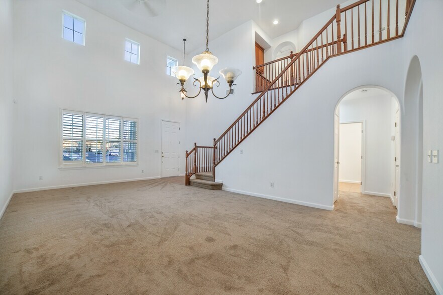 Building Photo - 10849 Brookfield Ave