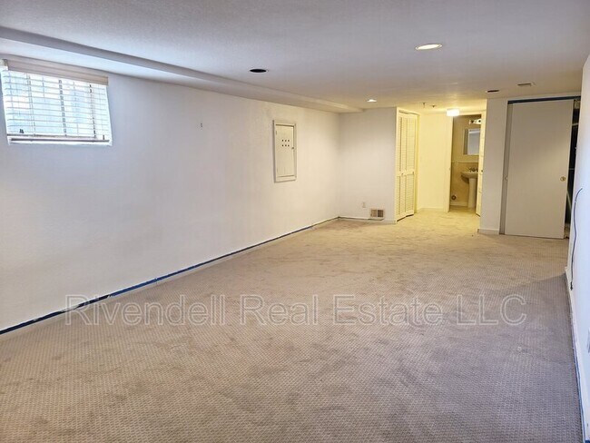 Building Photo - 1424 N Locust St