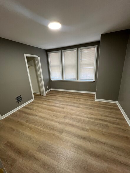 Building Photo - 930 Pennell St