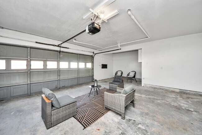 Building Photo - 18209 Vinland Dr