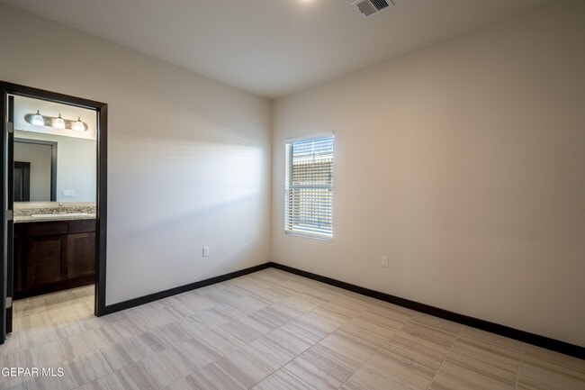 Building Photo - 8945 Robert Dr