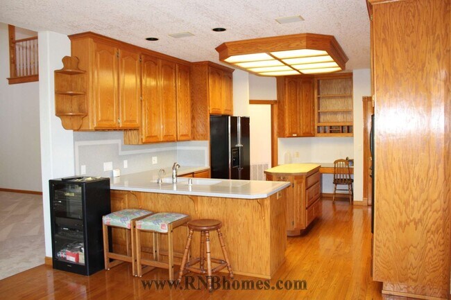 Building Photo - 677 Hoppe Ln