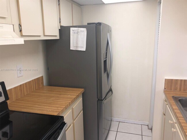 Building Photo - 8006 SW 149th Ave