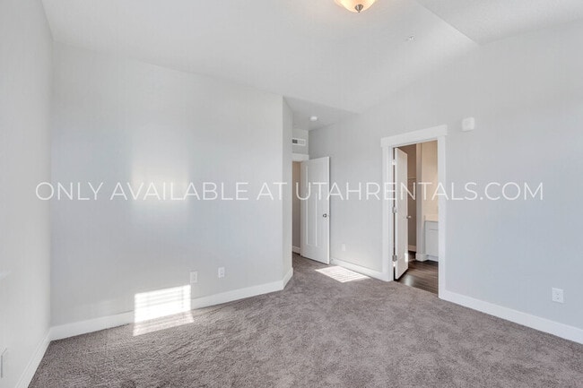 Building Photo - 13537 Commodus Dr