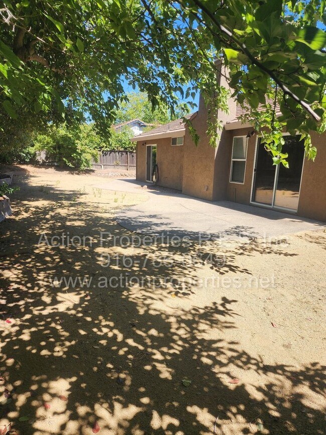 Building Photo - West Roseville 3 bedroom 2 bathroom 1406 sqft Three Car Garage Walking to Wood Creek High