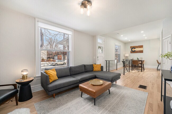 Building Photo - 832 26th St