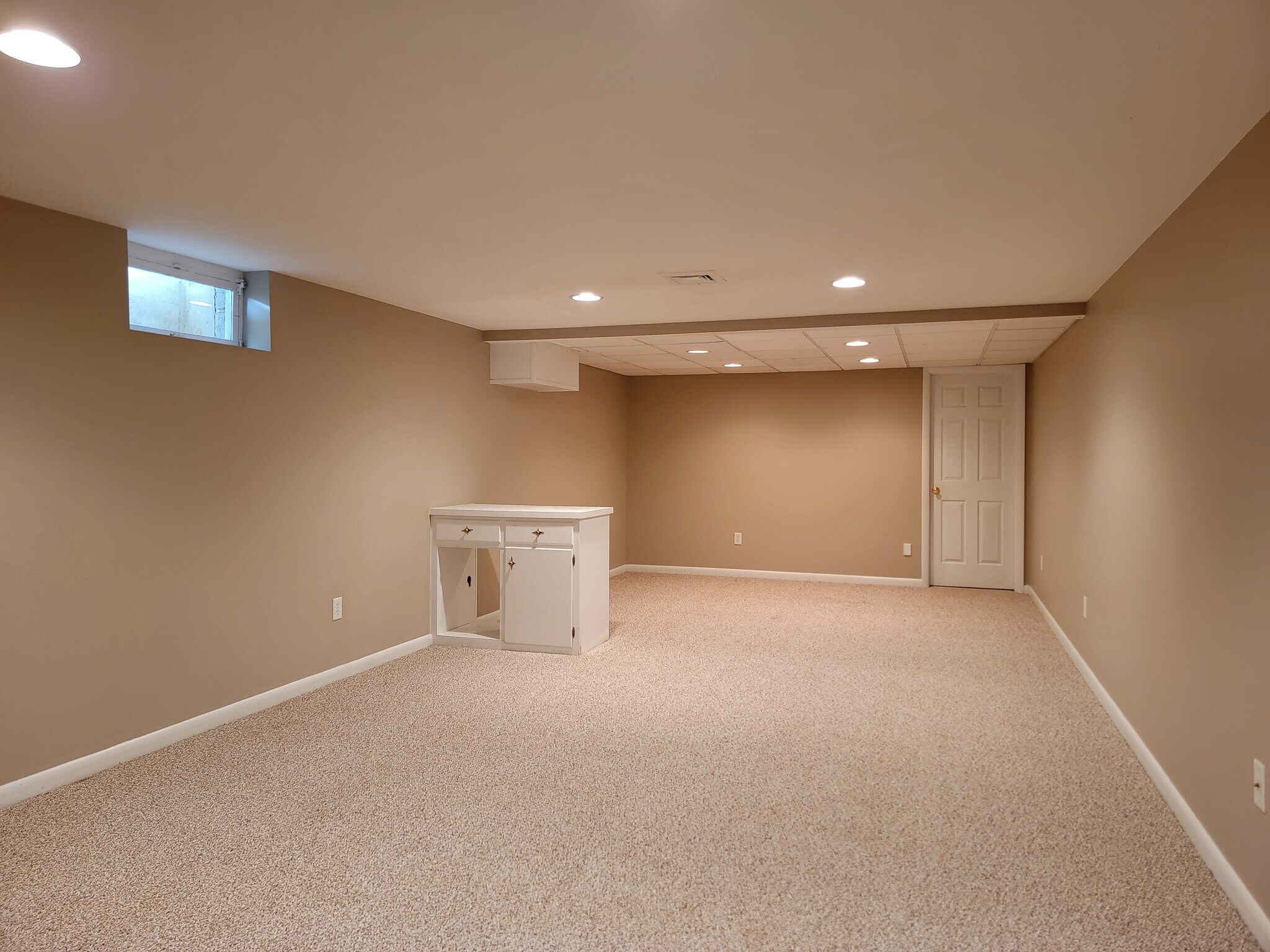 Building Photo - 502 W Newport Rd