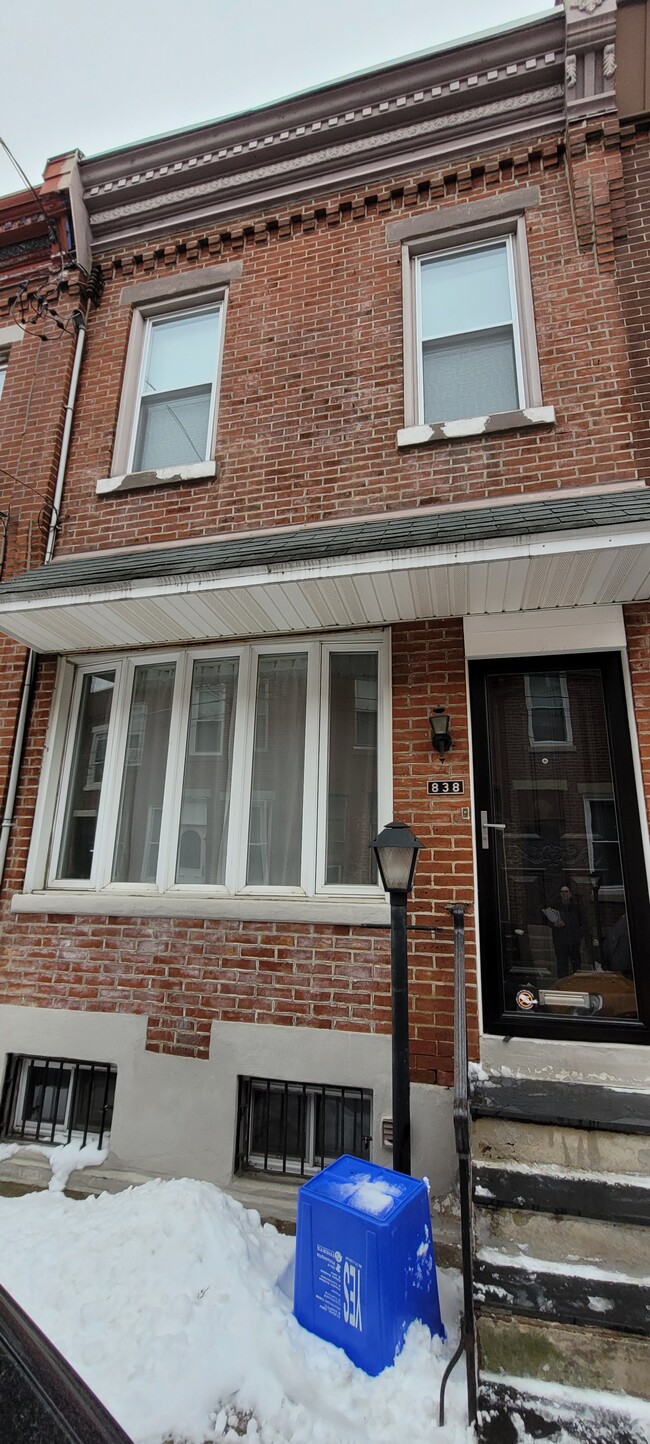 Building Photo - 838 Mercer St