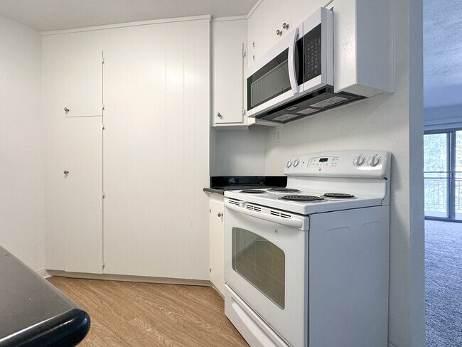 Building Photo - 1821 Lincoln Ave