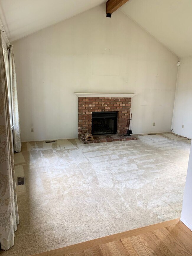 Building Photo - Oceanview 3BR 2.5BA | HUGE GARAGE | Washer & Dryer  | Dogs OK! >>> AVAILABLE NOW!