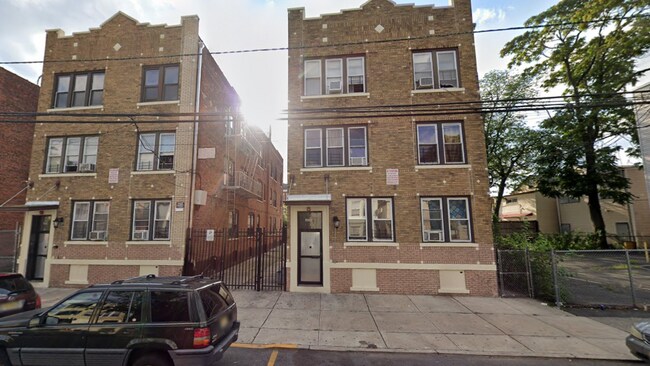 Primary Photo - 490 E 23rd St