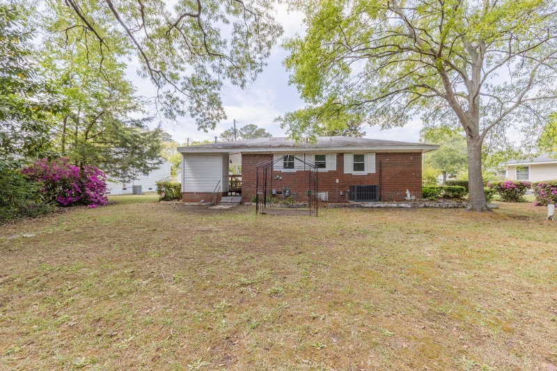 Building Photo - 925 Fleetwood Dr