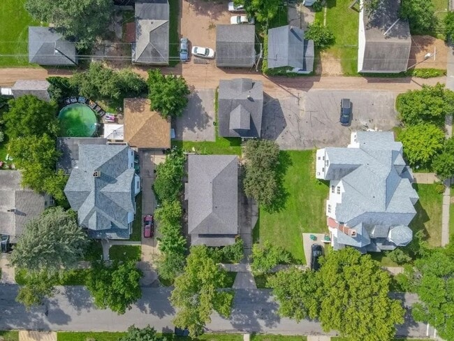 Building Photo - Click the “Apply Now” button or email wapmrentals@gmail.com for a prompt response.