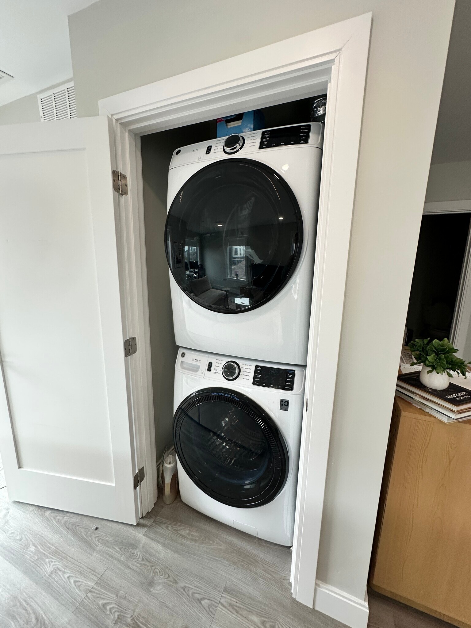 Building Photo - 206 Old Colony Ave