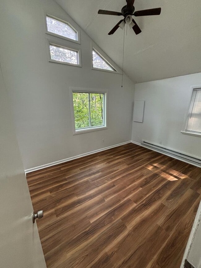 Building Photo - Beautifully remodeled 3 bedroom home in an...
