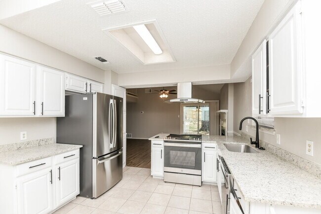 Building Photo - 5016 Santa Fe Ct