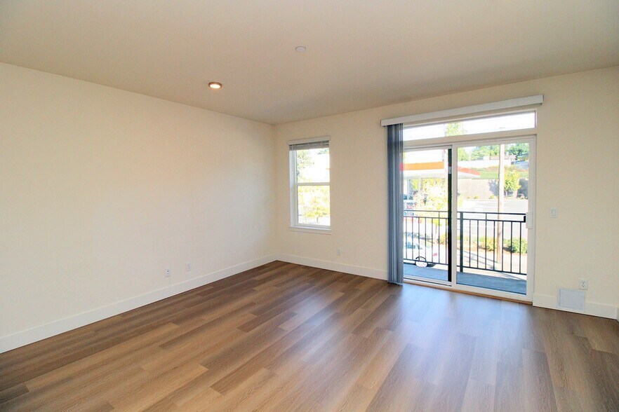 Building Photo - 8417 SW 24th Ave