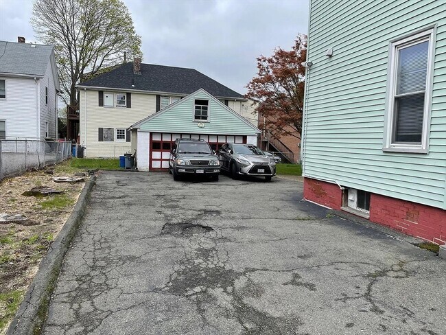 Building Photo - 61 Cushing St