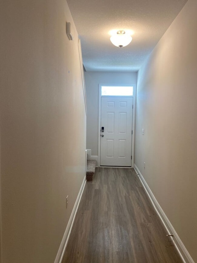 Building Photo - COMMUNITY POOL! Close to Navy base, beach,...