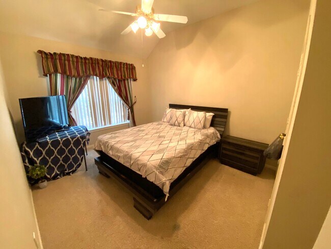 Building Photo - 3806 Shady Harbor Dr