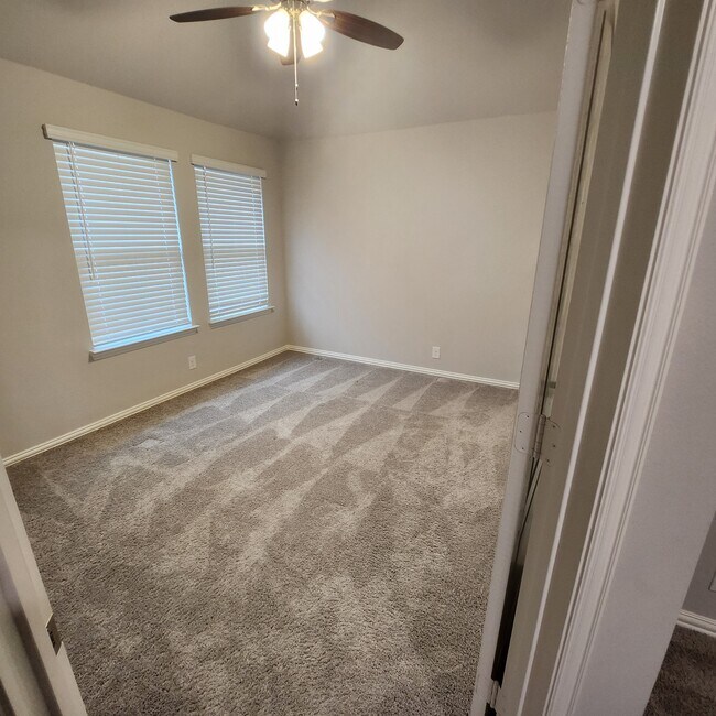 Building Photo - 1312 Carancho Dr