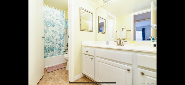 Building Photo - 15094 Avenida Venusto