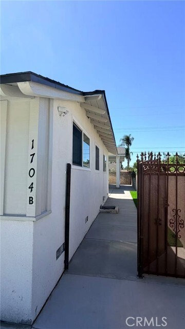Building Photo - 1704 E Vine Ave