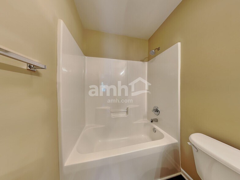Building Photo - 14 Bluestem Ct