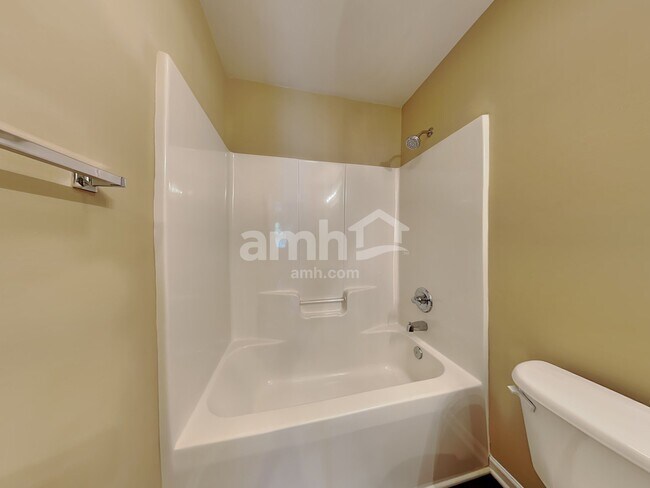 Building Photo - 14 Bluestem Ct