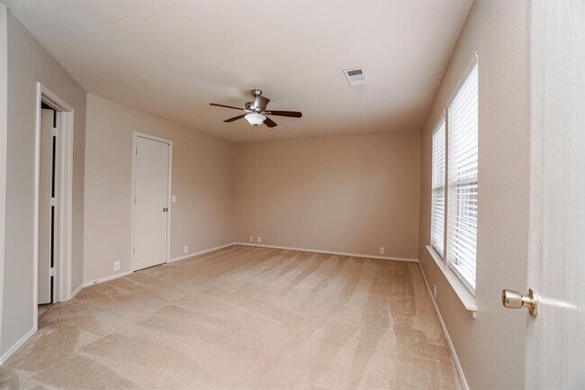 Building Photo - 8920 King Ranch Dr