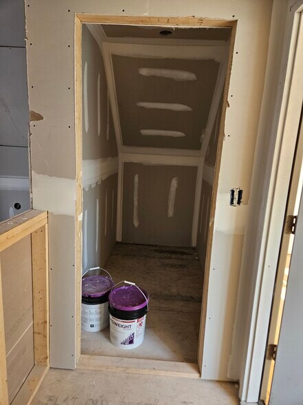 Hallway in Entryway (Not inside Unit) - 34 Park St