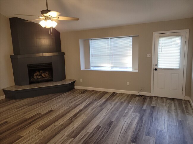 Building Photo - 13923 Ivymount Dr