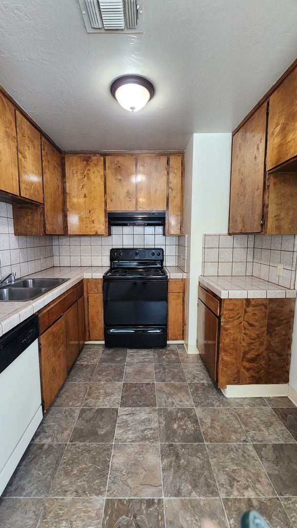 Building Photo - 7004 N Half Moon Dr