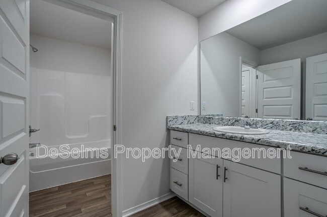 Building Photo - 2206 Yearling Dr