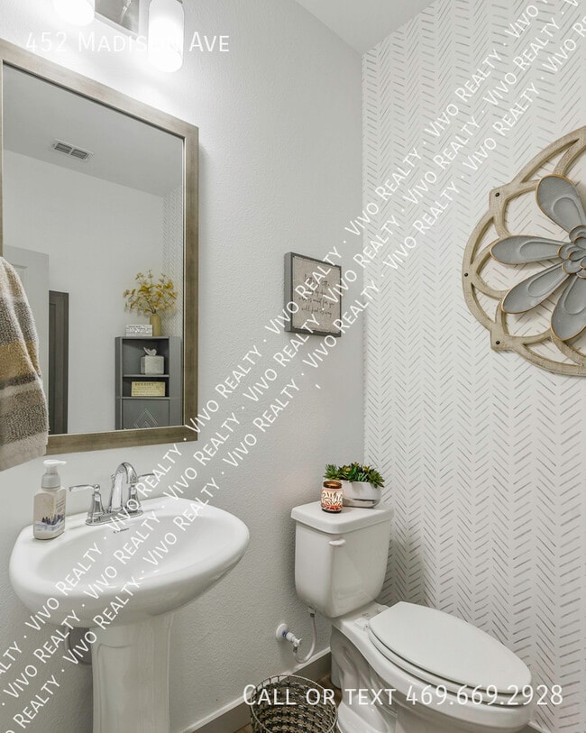 Building Photo - 452 Madison Ave