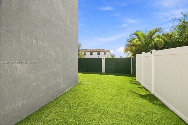 Building Photo - 20369 NW 5th Ct