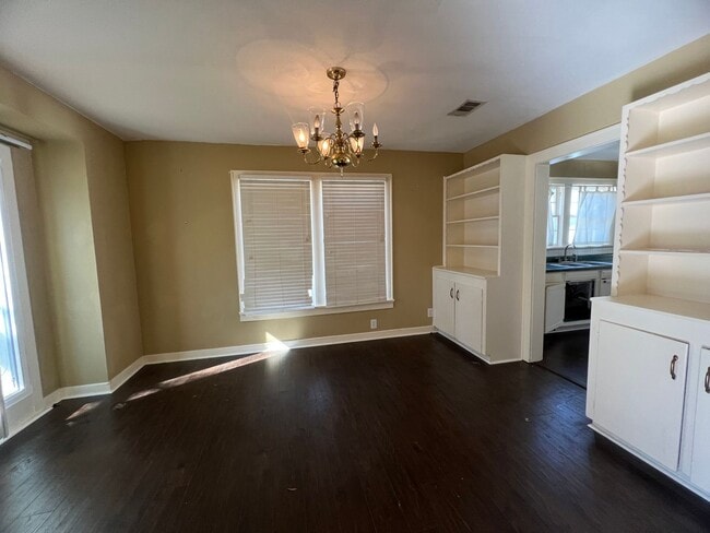 Building Photo - Updated in Highland...