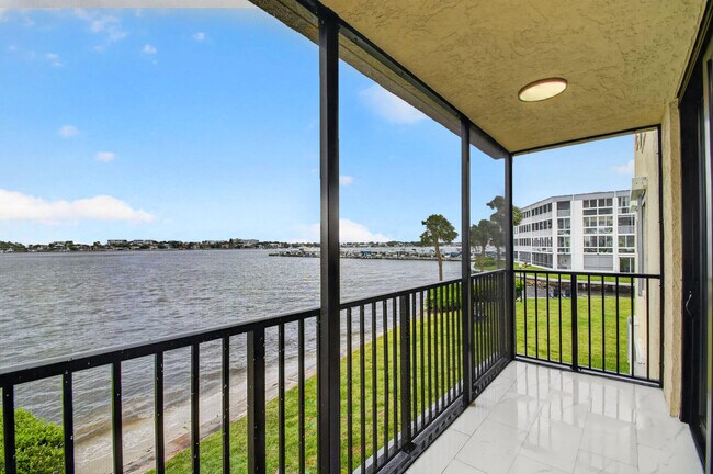 Building Photo - 896 N Federal Hwy