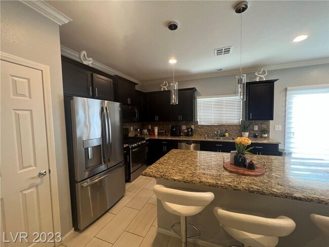 Building Photo - BEAUTIFUL HOME IMMACULATE AND READY TO MOVE-IN