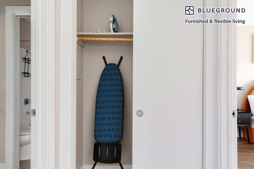 Building Photo - 766 Edgewater Blvd