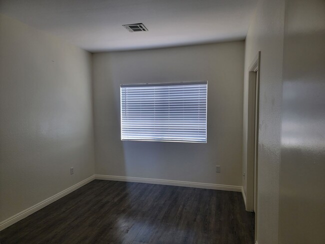 Building Photo - SPACIOUS 3 BEDROOOM CONDO*SOUTHWEST AREA*C...